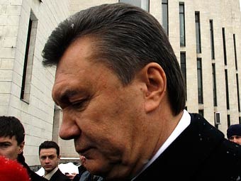 Суд приостановил действие протокола о победе Януковича