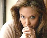 СМИ: Анджелина Джоли готовится к овариэктомии - операции по удалению яичников