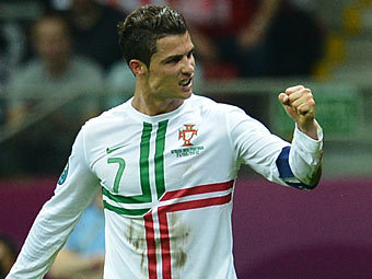 Сборная Португалии стала первым полуфиналистом Евро-2012