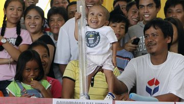 Филиппинец ростом 55 см стал самым маленьким взрослым на Земле
