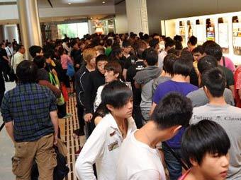 Продажи iPhone 4S в Китае приостановлены из-за давки у магазинов