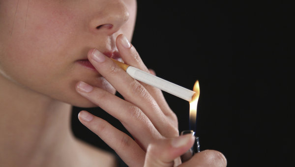 В Эстонии предложили сажать за курение во время беременности