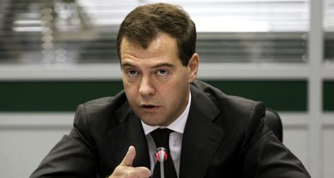 Медведев призвал Лукашенко быть более сдержанным в высказываниях