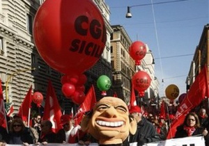 Сотни тысяч итальянцев протестуют против политики Берлускони
