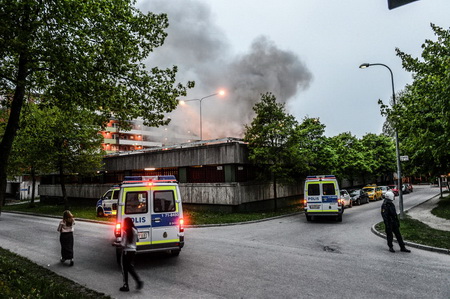 Массовые беспорядки в Стокгольме продолжаются четвертую ночь подряд