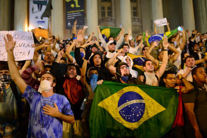 В крупнейших городах Бразилии начались акции протеста