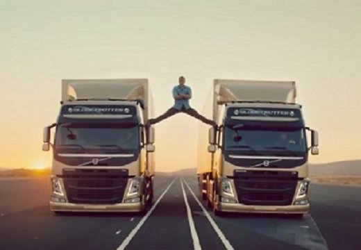 Ван Дамм сделал шпагат на едущих грузовиках Volvo (Видео)