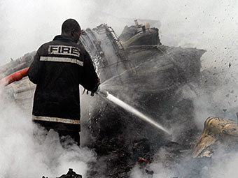 Мародеры разграбили место авиакатастрофы в Нигерии