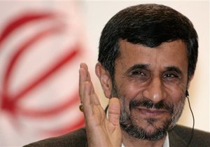 Ахмадинеджад вступился за участников беспорядков в Британии
