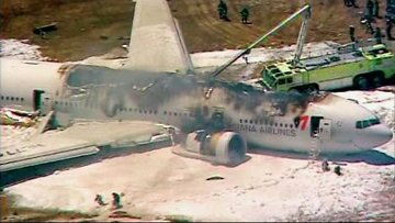 Boeing 777 впервые потерпел катастрофу, но без массовых жертв