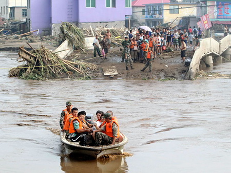 Наводнение в Китае унесло жизни более 100 человек