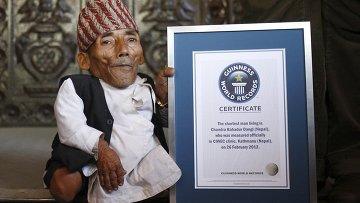 Самым низкорослым человеком в мире признан 72-летний житель Непала (Фото)