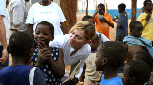 Мадонне разрешили удочерить малавийскую сироту