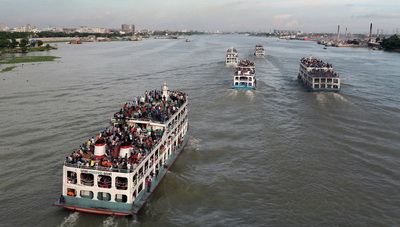 В Бангладеш перевернулся паром, на котором плыли около 250 пассажиров: 50 человек спасены