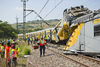 При столкновении поездов в ЮАР ранены 300 человек