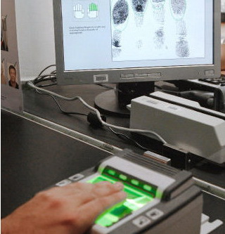 Германия будет снимать отпечатки пальцев у россиян для получения визы