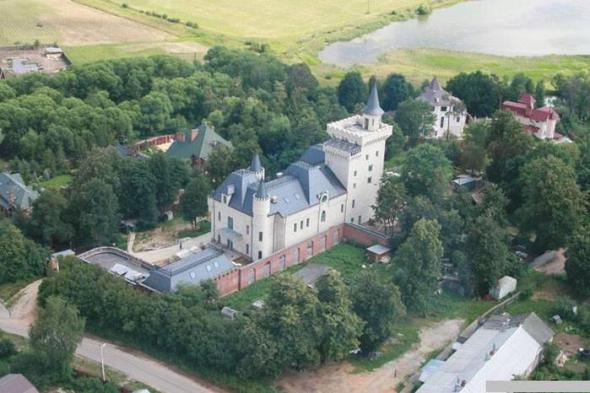 Раскрыты все тайны замка Галкина и Пугачевой в деревне Грязь