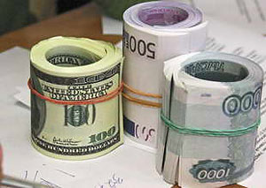 Белорусы опять бросились скупать иностранную валюту