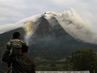 Вулкан Синабун проснулся на Суматре спустя 400 лет