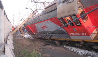 Два поезда столкнулись в Свердловской области